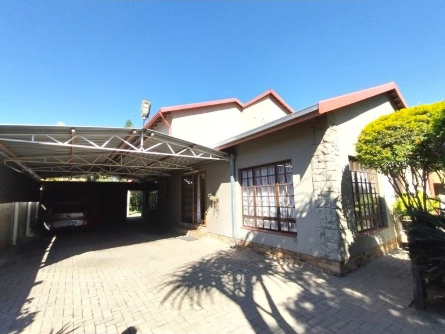 4 Bedroom Property for Sale in Oos Einde North West